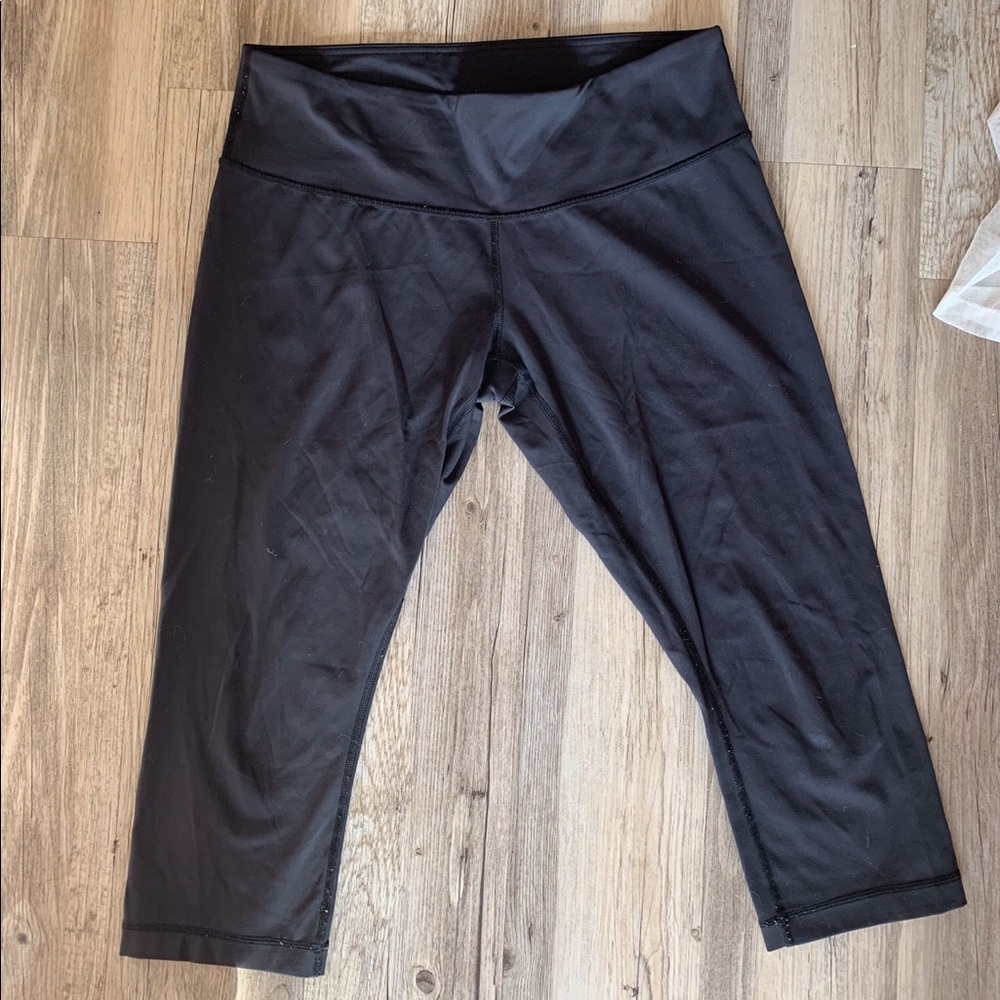 Black 3/4 lulu lemons size 10